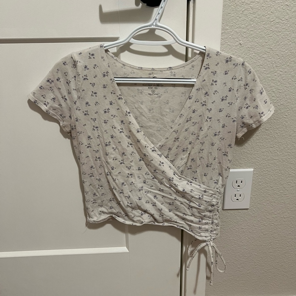 White flowered Holister Crop Top shirt Size M